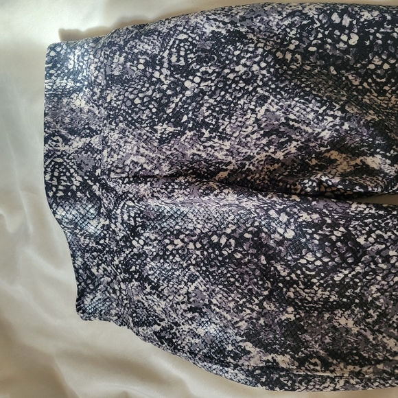 Spanx Faux Leather Snake Shine Leggings - Picture 4 of 5